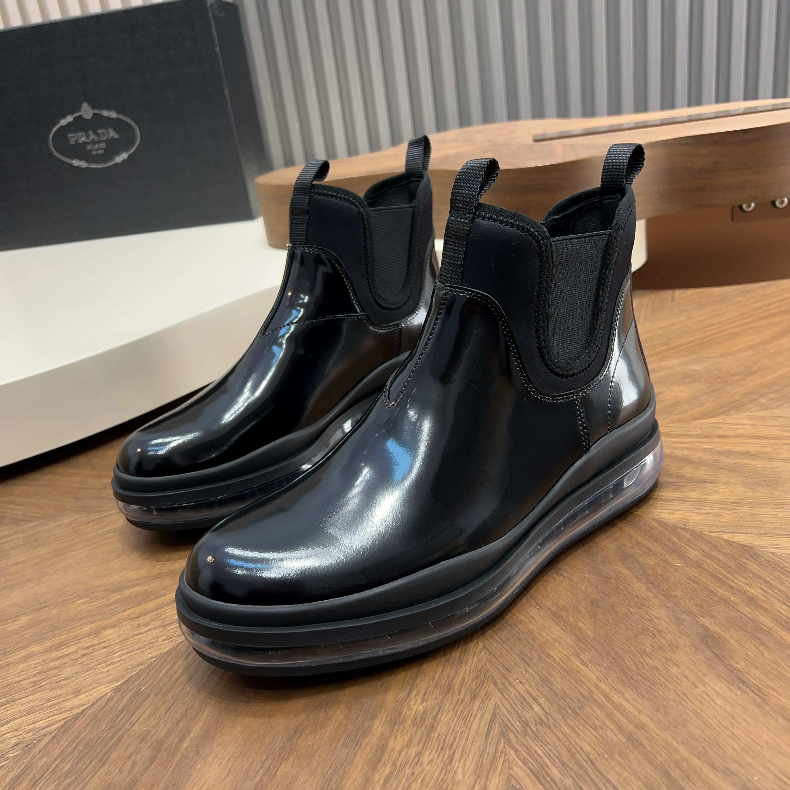 Men's shoes 💰 1000 Prada/Prada Italian show version Pure original men's high-top slip-on air cushion shoes Original super flexible air cushion outsole Silver label PRADA letter logo decoration on the heel Rubber bottom layer High comfort Excellent anti-slip performance Imported waxed cowhide Leather is smooth Leather holes are fine and even Super good texture Slip-on design Geometric carving decoration Novel and unique Full calf leather lining Standard gold-labeled feet. Fine workmanship. Ignore market currency. Support comparison inspection. Size: 38-39-40-41-42-43-44. Standard leather shoe size 45. Order